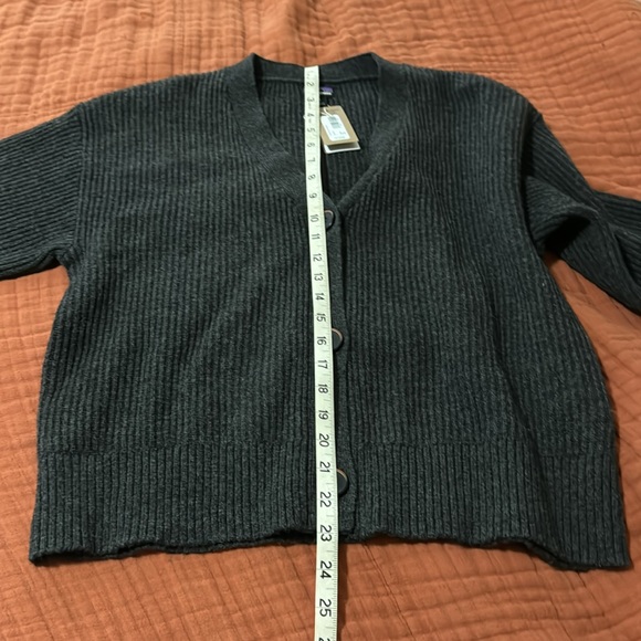 Patagonia women’s recycled wool cardigan - dark/heather grey - Picture 8 of 10